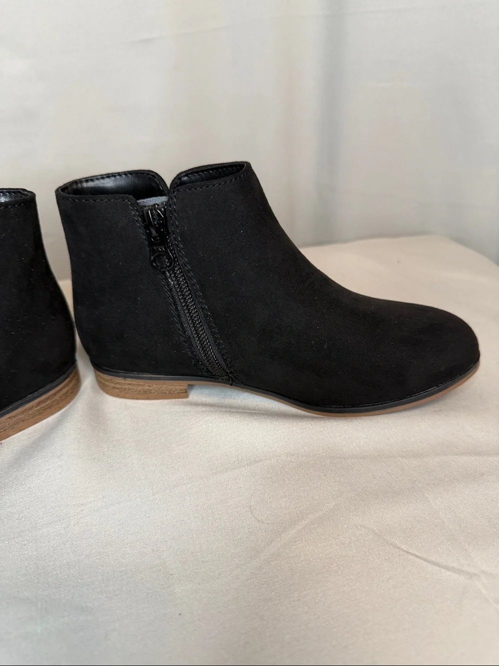 Cat & Jack kids black opal ankle boots zippers new faux suede 13 polka dot zip